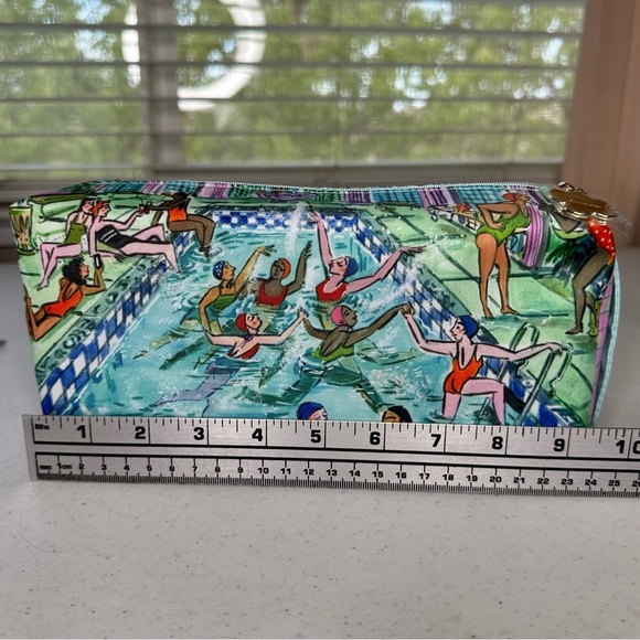 Estée Lauder Limited Edition Cosmetic/Travel Bag - Picture 3 of 10